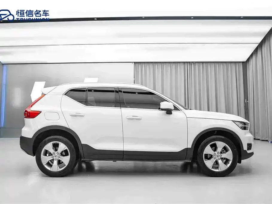 Volvo XC40 — фото 5