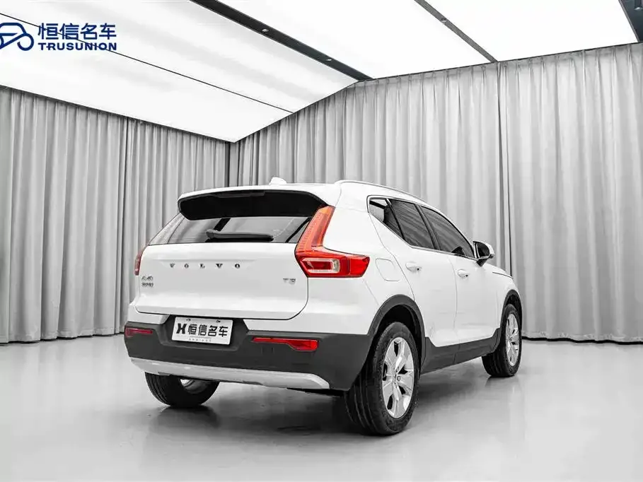 Volvo XC40 — фото 2