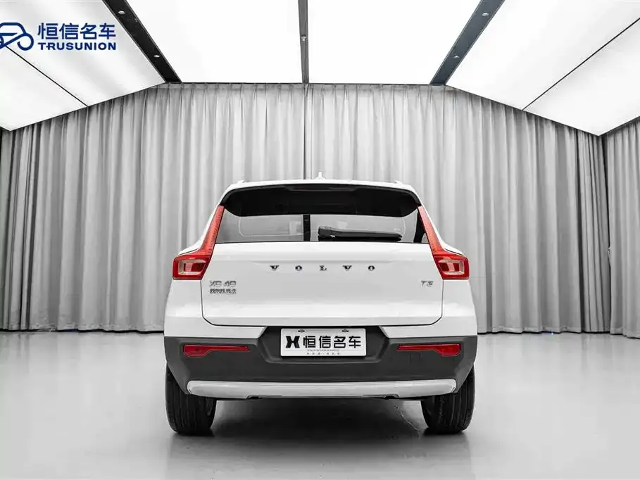 Volvo XC40 — фото 4