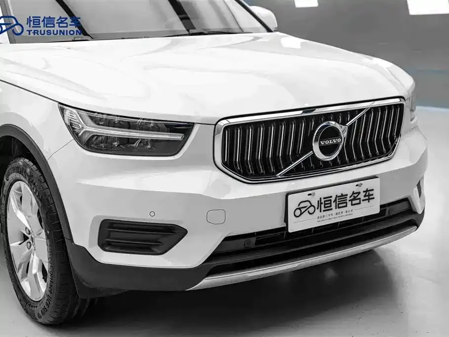 Volvo XC40 — фото 6
