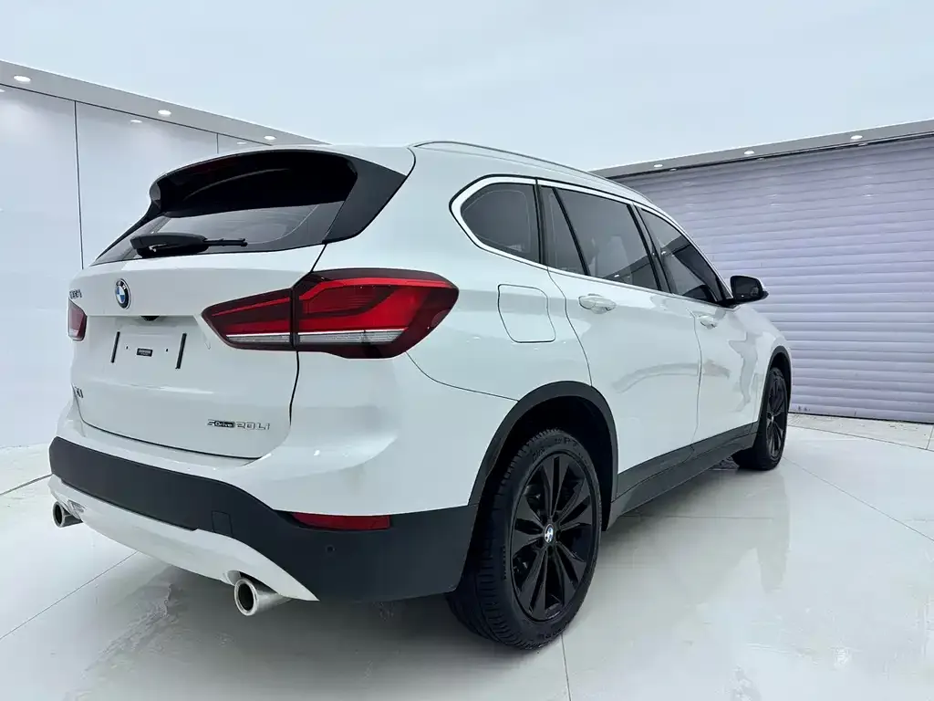 BMW X1 — фото 7