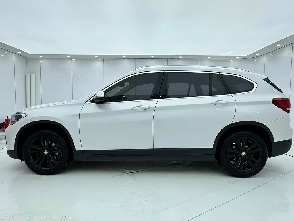 BMW X1 — фото 8