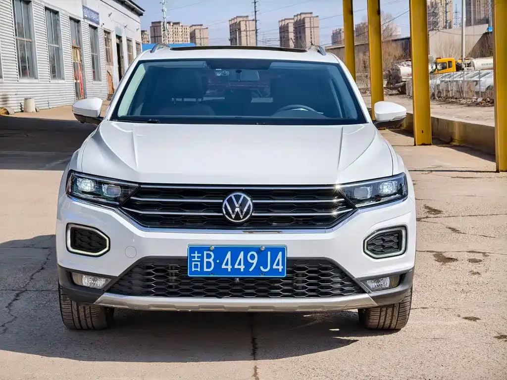 Volkswagen T-Roc — фото 1