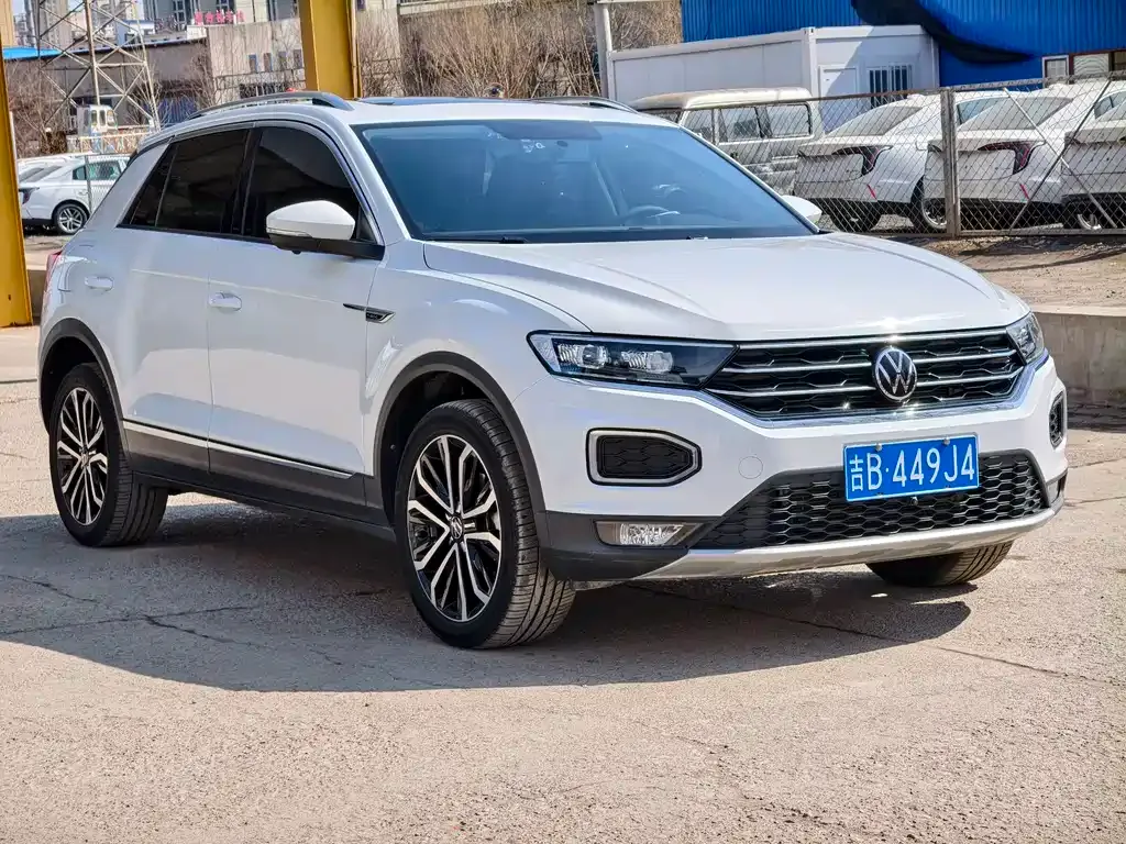 Volkswagen T-Roc — фото 6