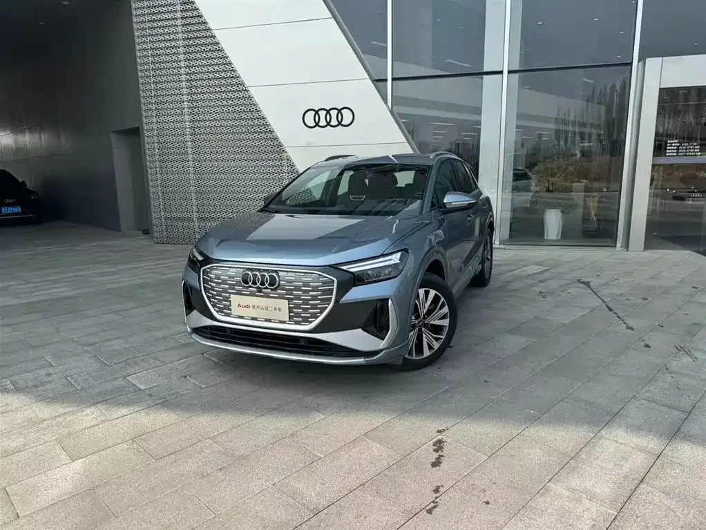 Audi Q4 e-tron — фото 1