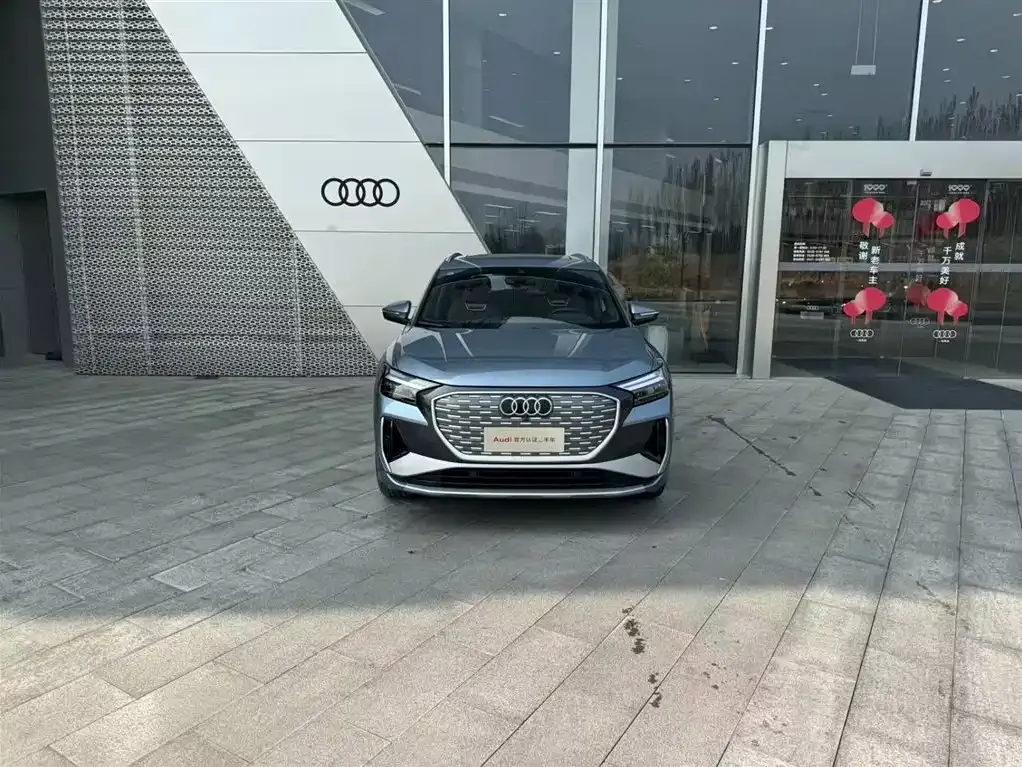 Audi Q4 e-tron — фото 2