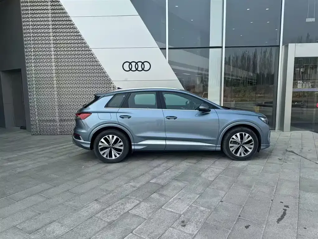 Audi Q4 e-tron — фото 7