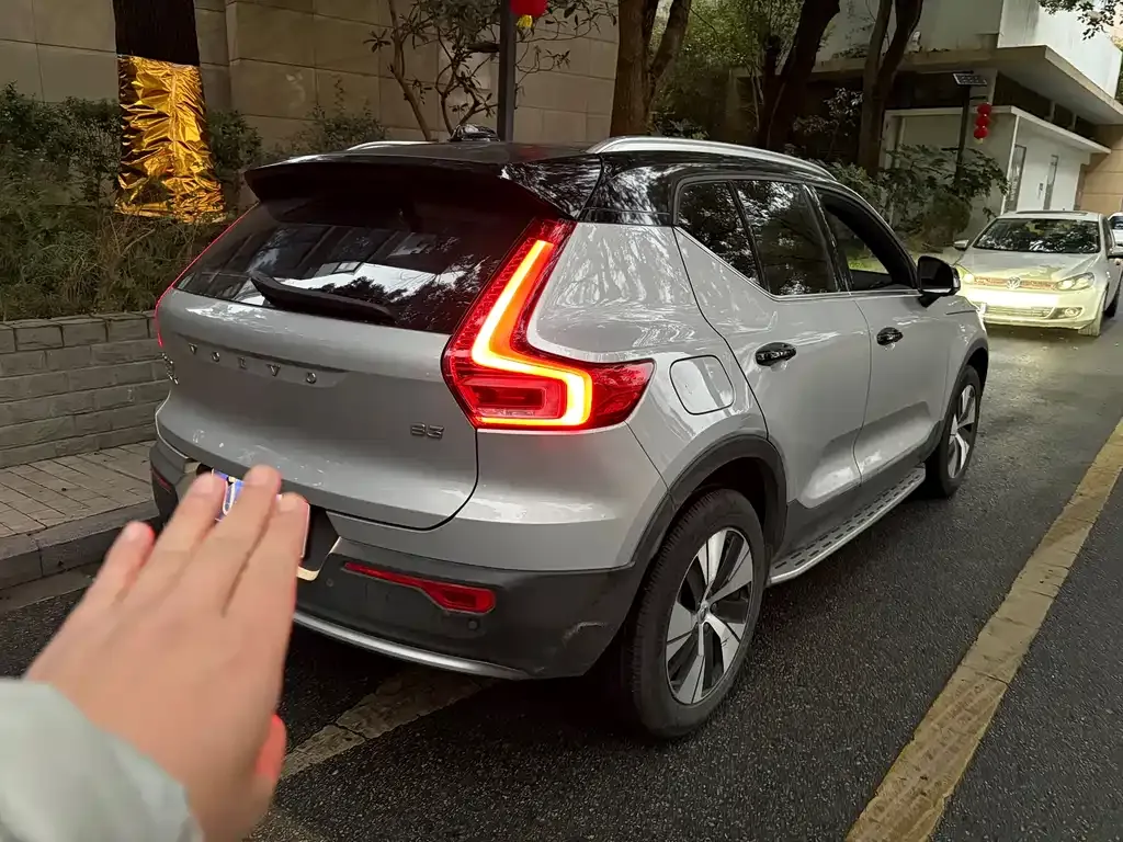 Volvo XC40 — фото 3