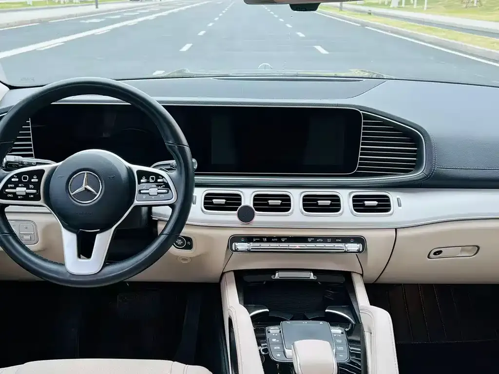 Mercedes-Benz GLS — фото 4