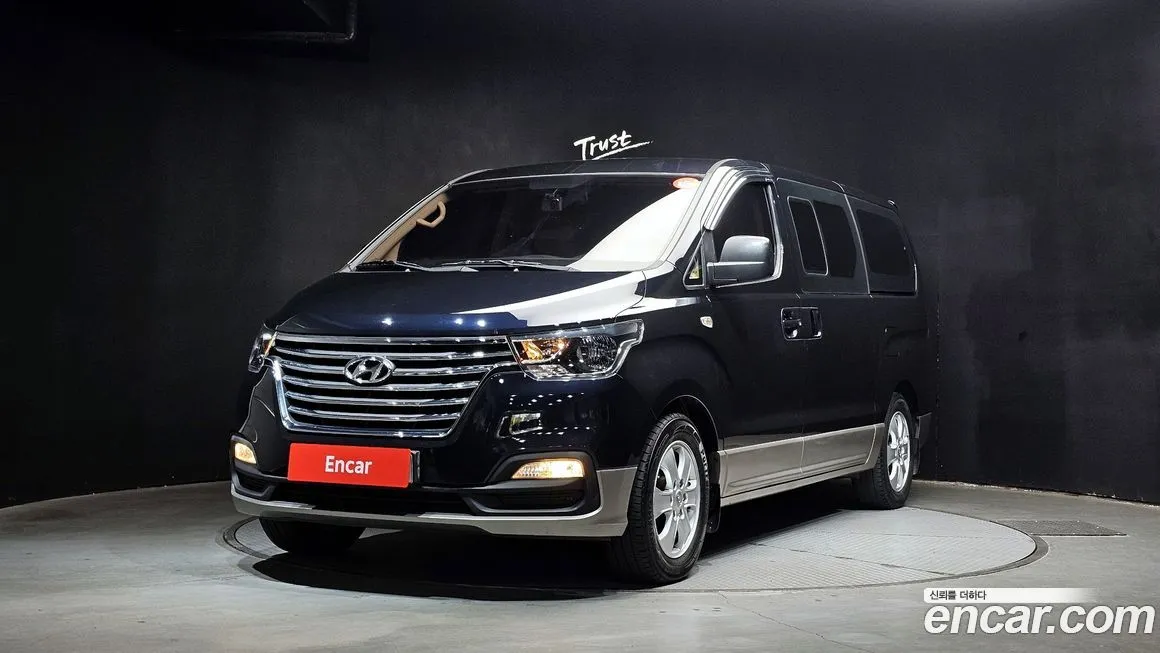 Hyundai Starex — фото 1