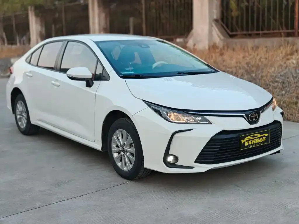 Toyota Corolla — фото 9