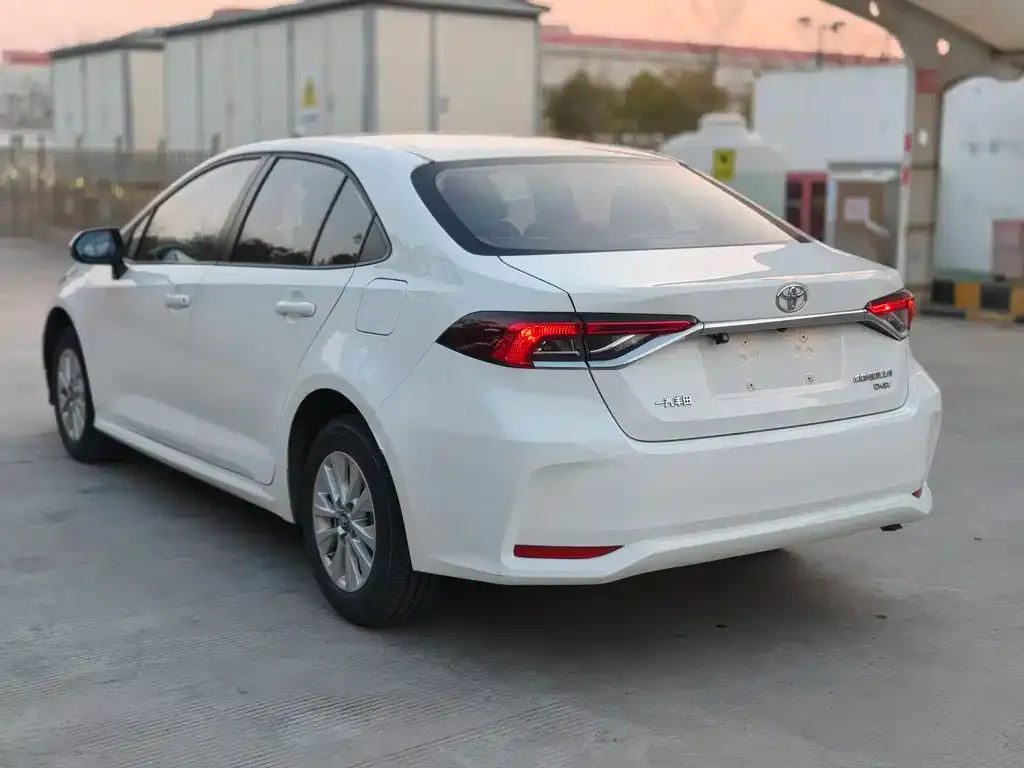 Toyota Corolla — фото 3