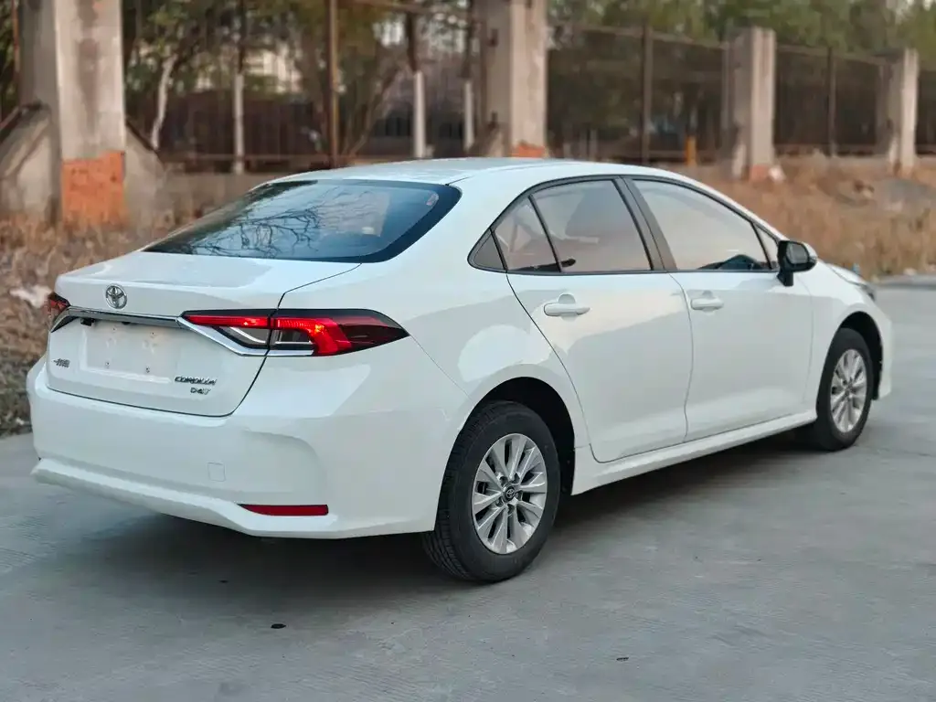 Toyota Corolla — фото 6