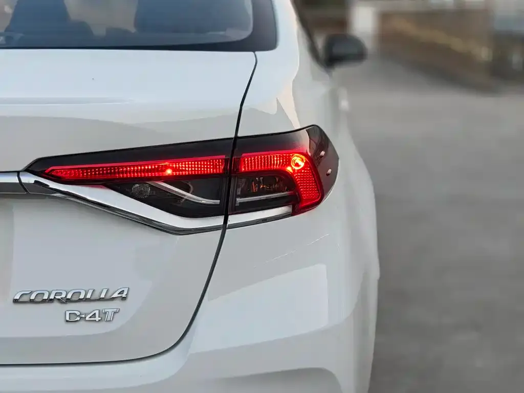 Toyota Corolla — фото 4