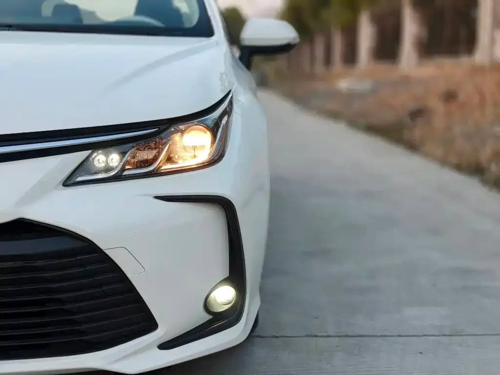 Toyota Corolla — фото 7