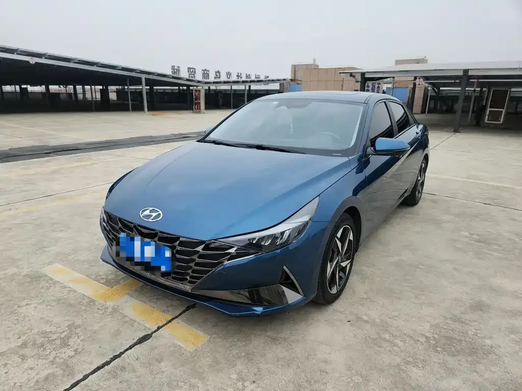 Hyundai Elantra — фото 1
