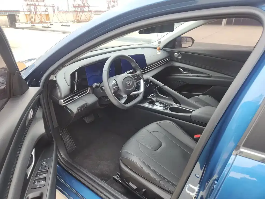 Hyundai Elantra — фото 2