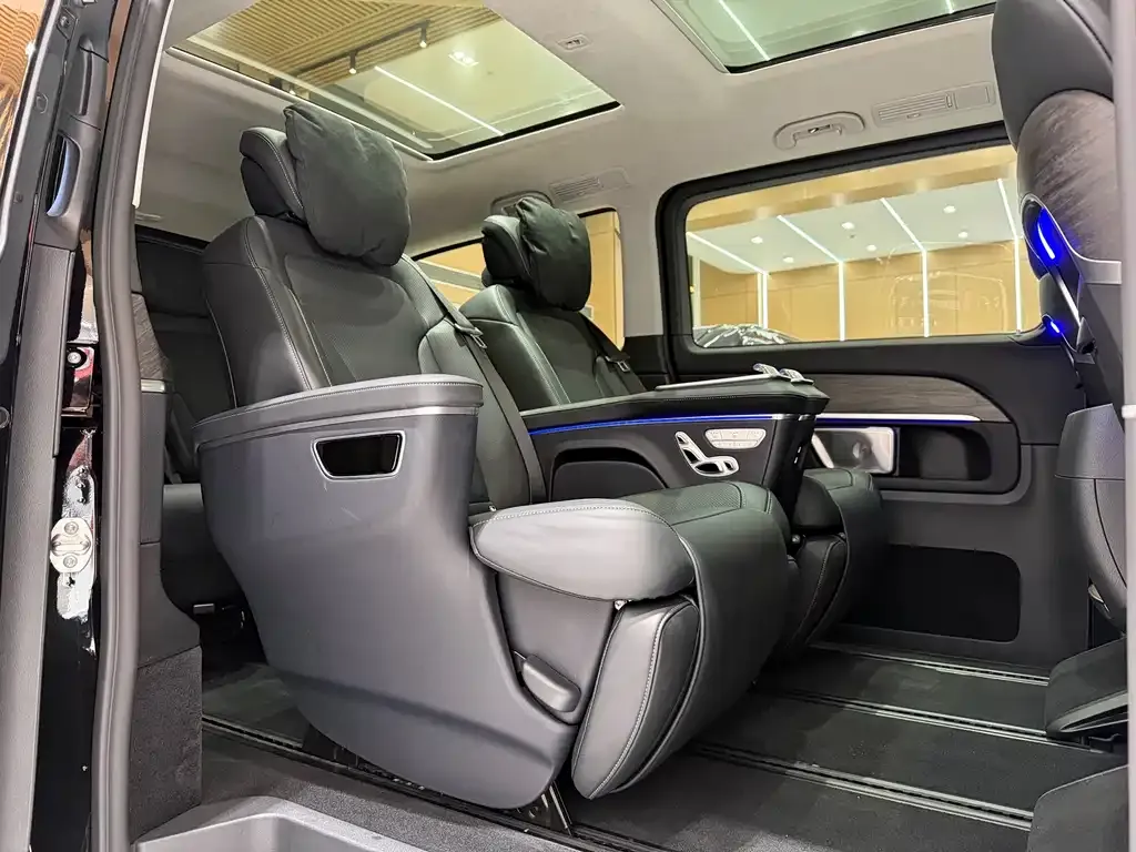 Mercedes-Benz V-Class — фото 10