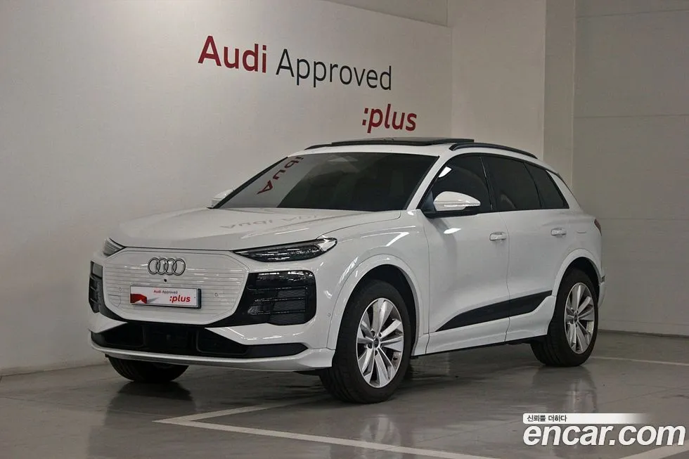 Audi Q6 e-tron — фото 1