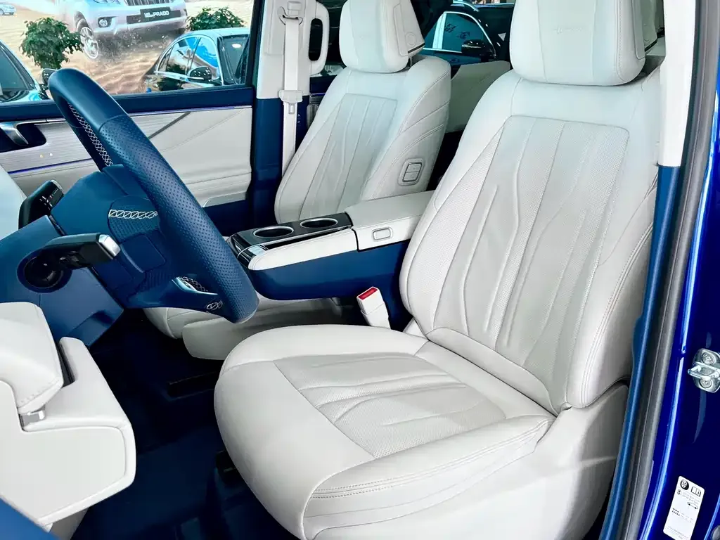 Buick GL8 Hybrid — фото 3