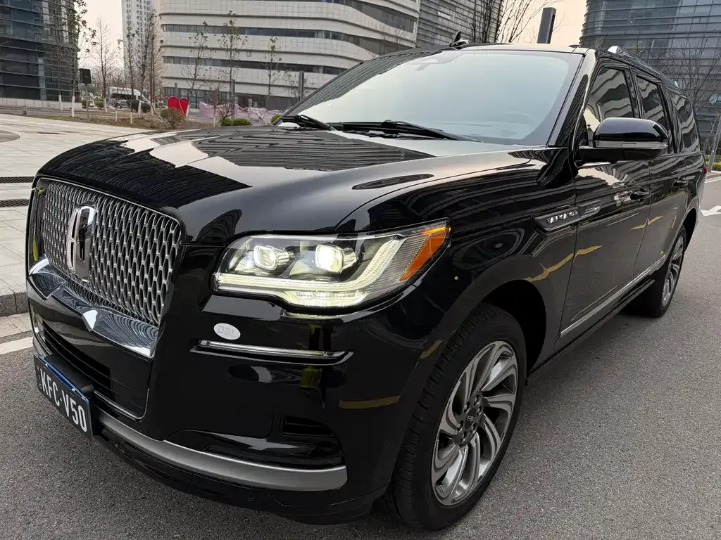 Lincoln Navigator — фото 1