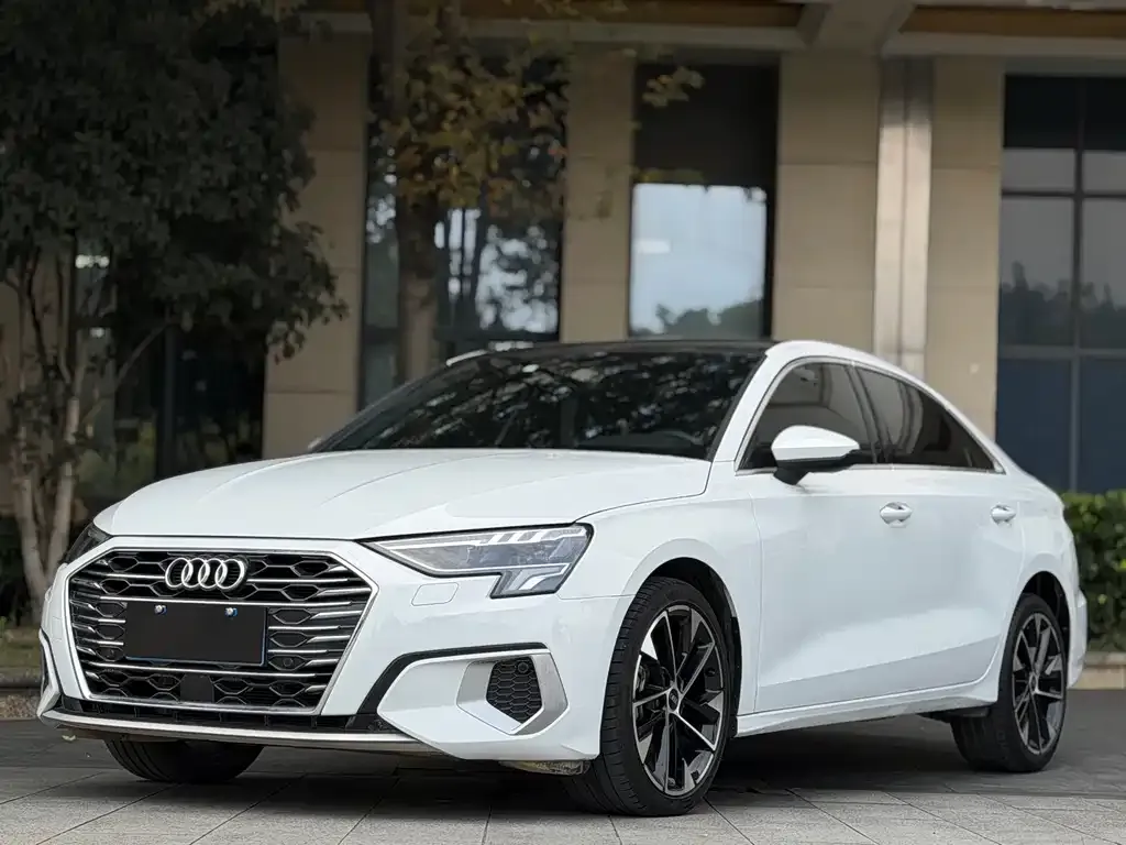 Audi A3 — фото 1