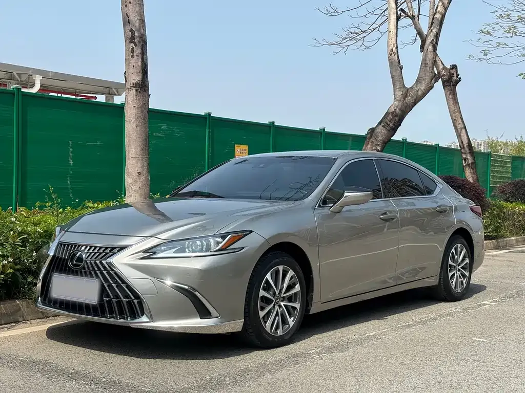 Lexus ES — фото 1