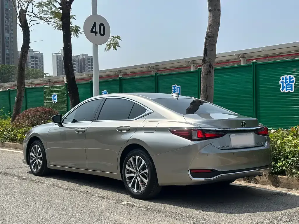 Lexus ES — фото 3