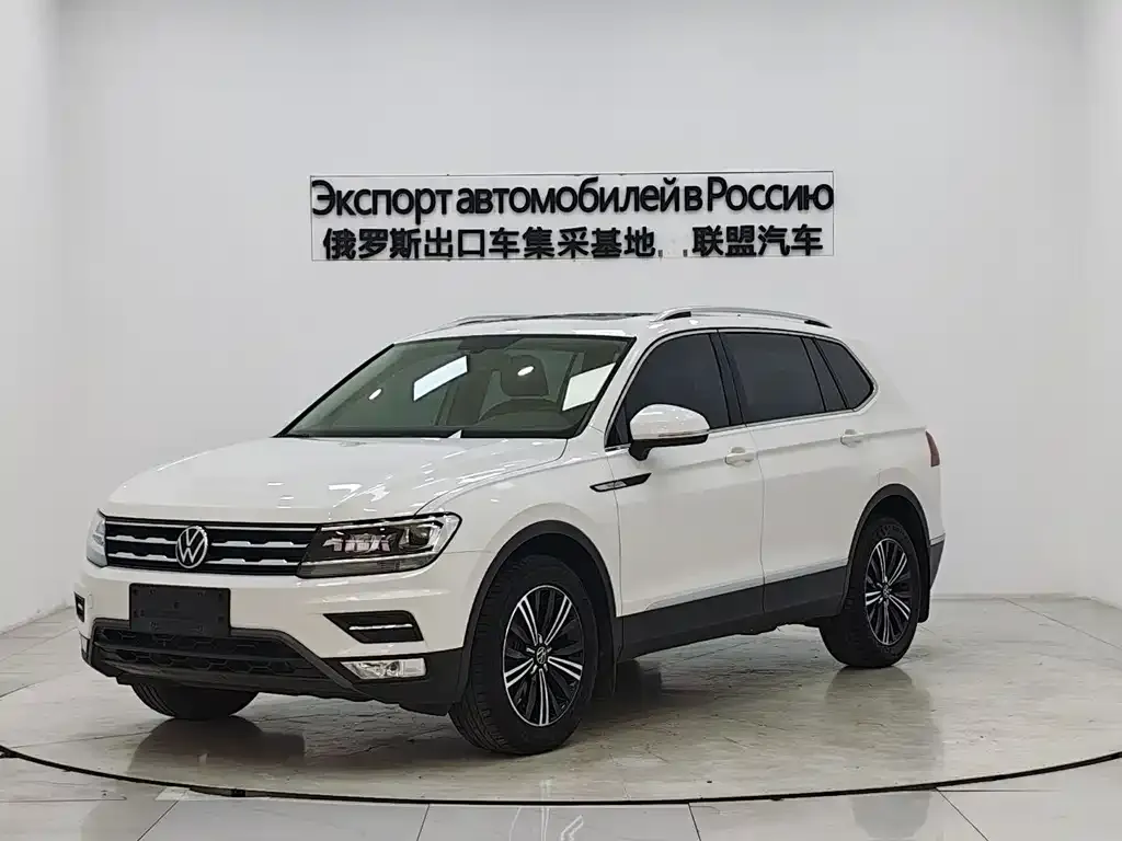 Volkswagen Tiguan L — фото 1