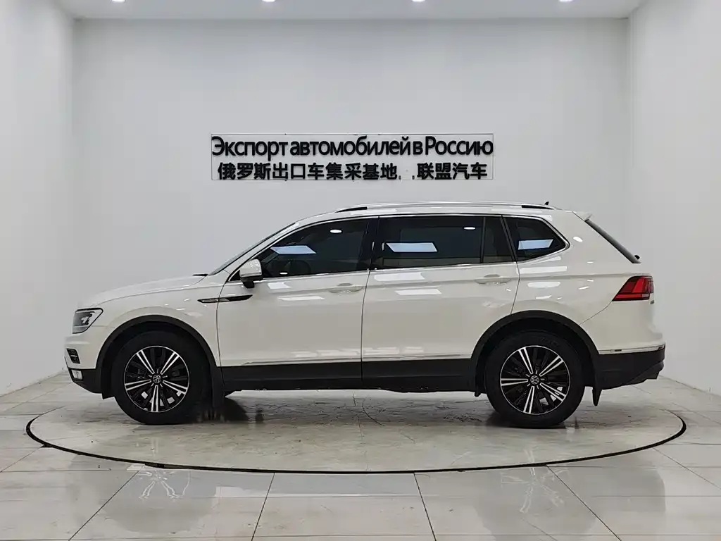Volkswagen Tiguan L — фото 7