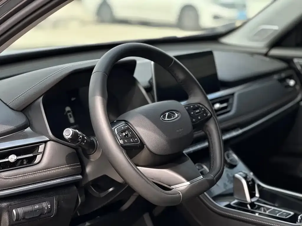 Chery Tiggo 8 — фото 2