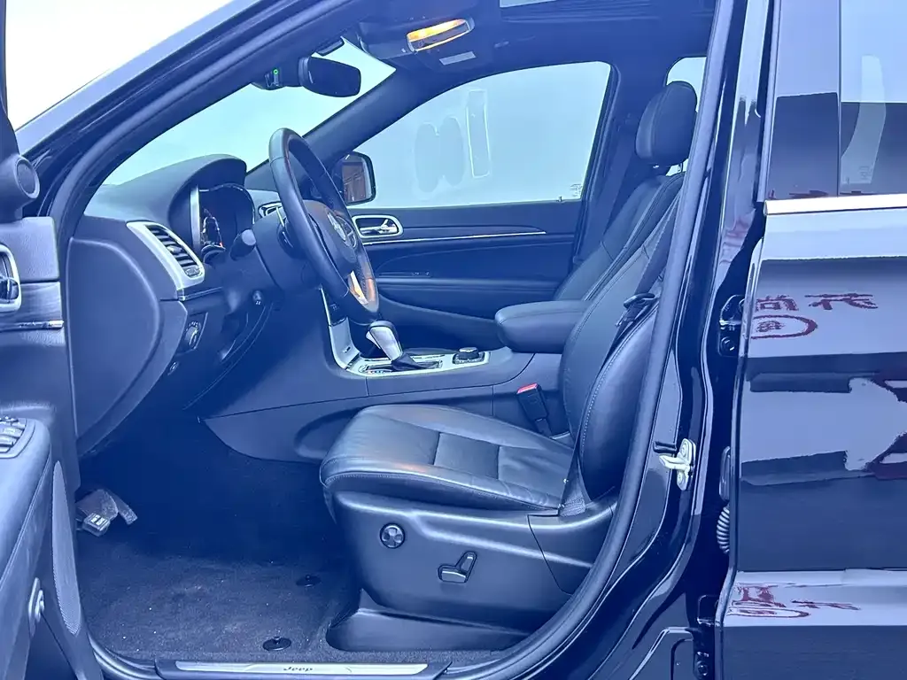 Jeep Grand Cherokee (Import) — фото 2