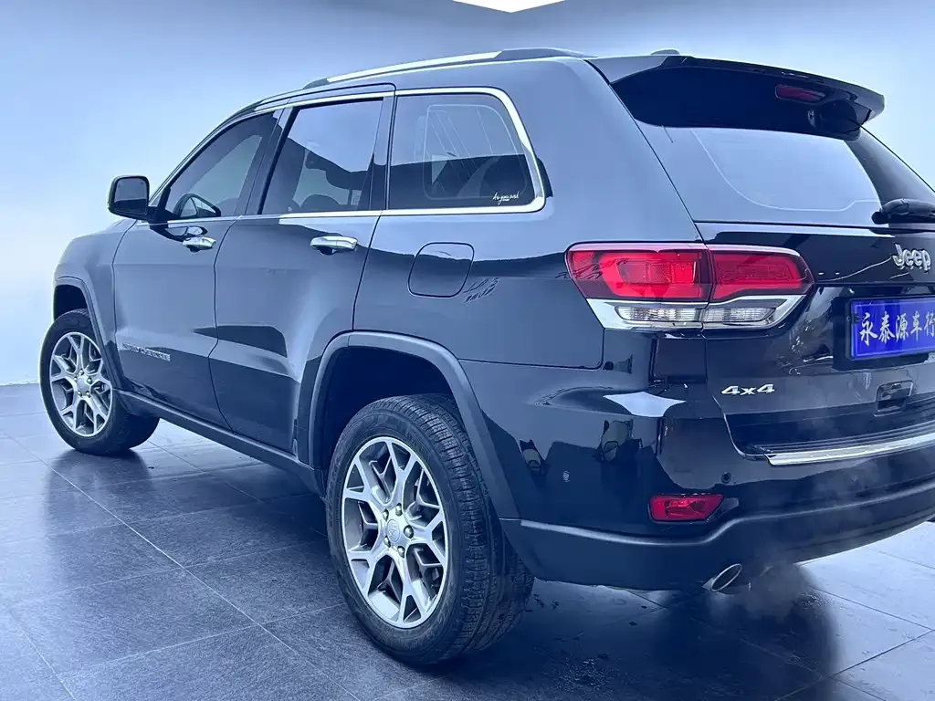 Jeep Grand Cherokee (Import) — фото 3