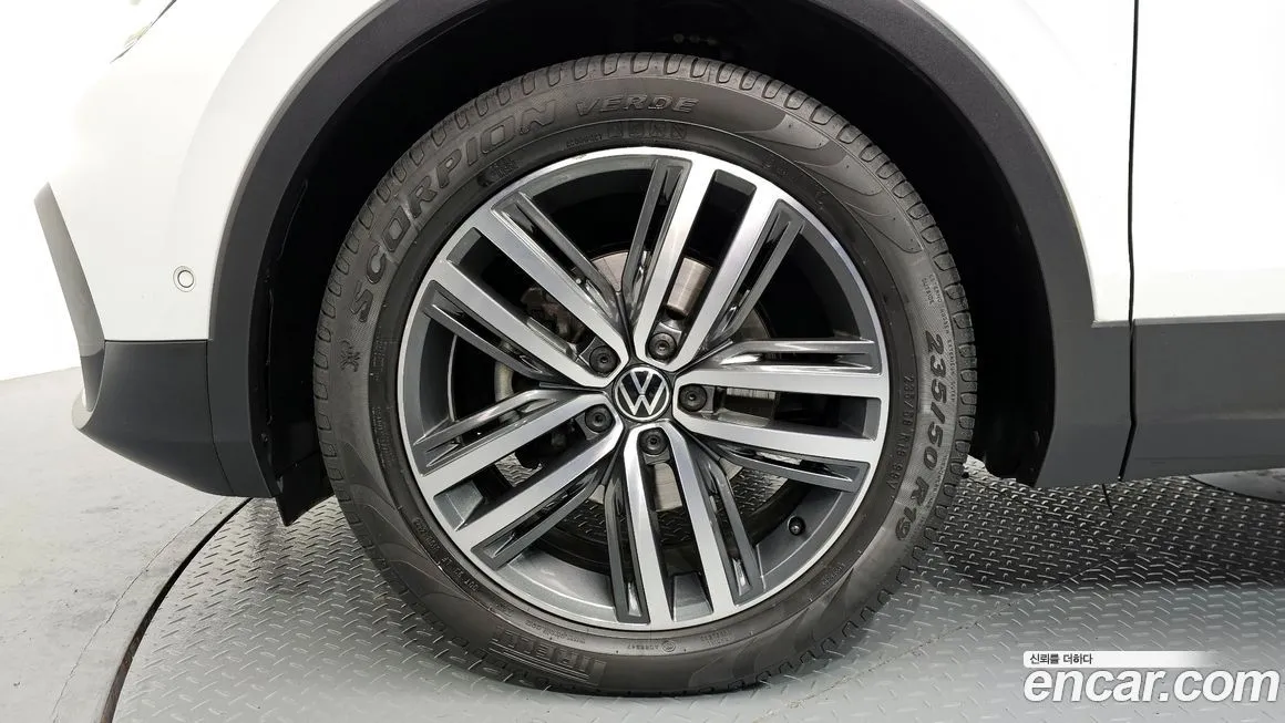 Volkswagen Tiguan — фото 6