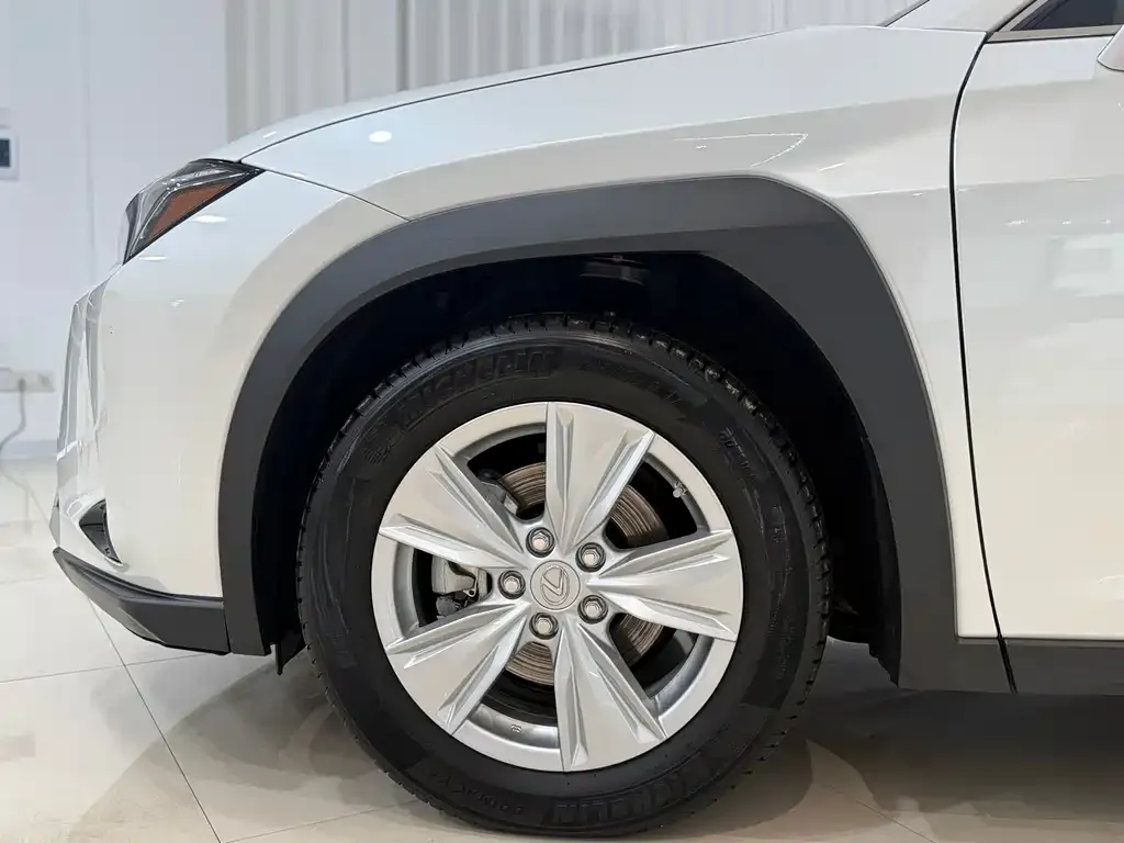 Lexus UX — фото 3