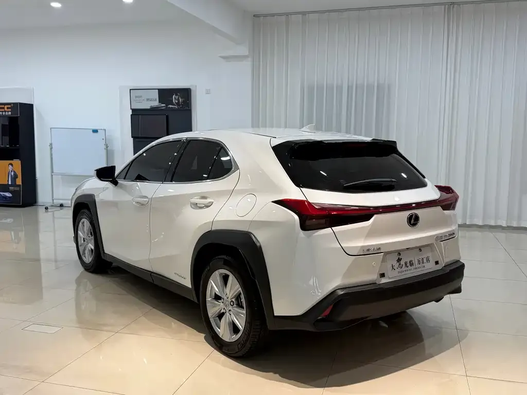 Lexus UX — фото 5