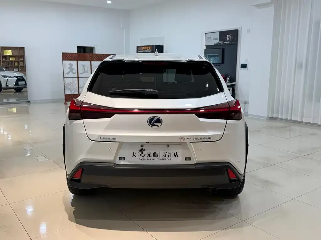 Lexus UX — фото 6