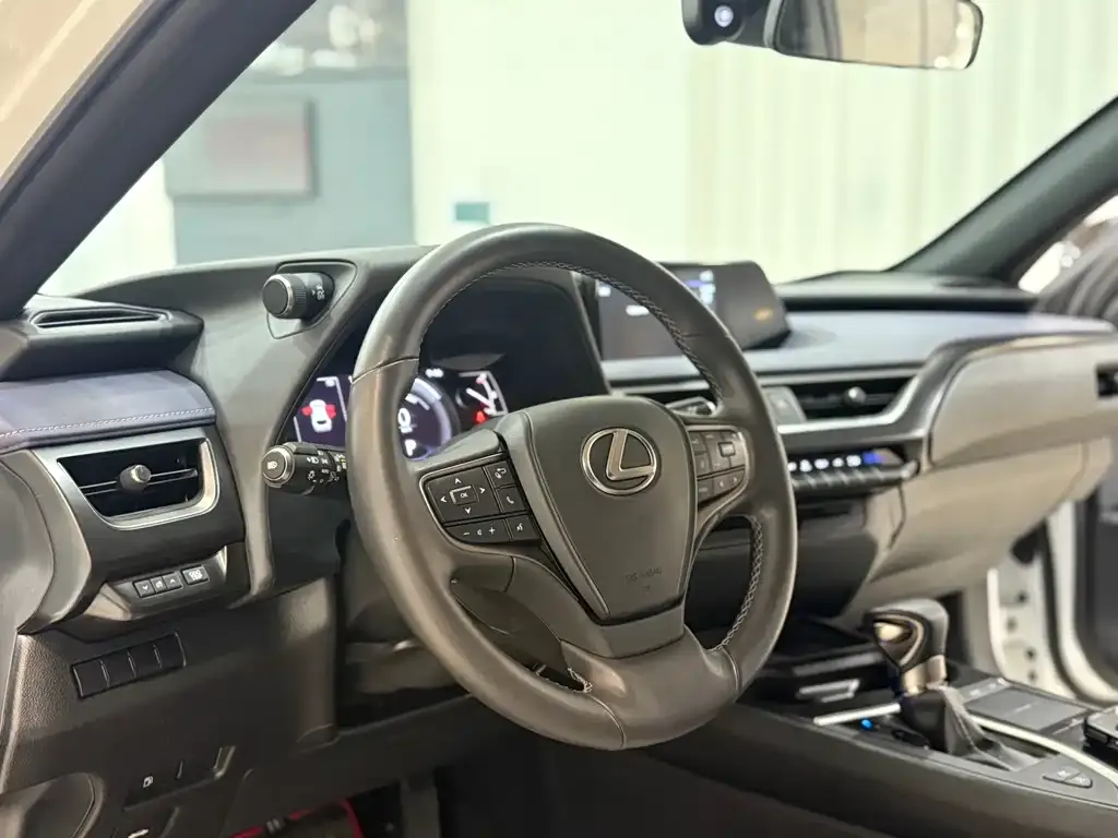 Lexus UX — фото 7