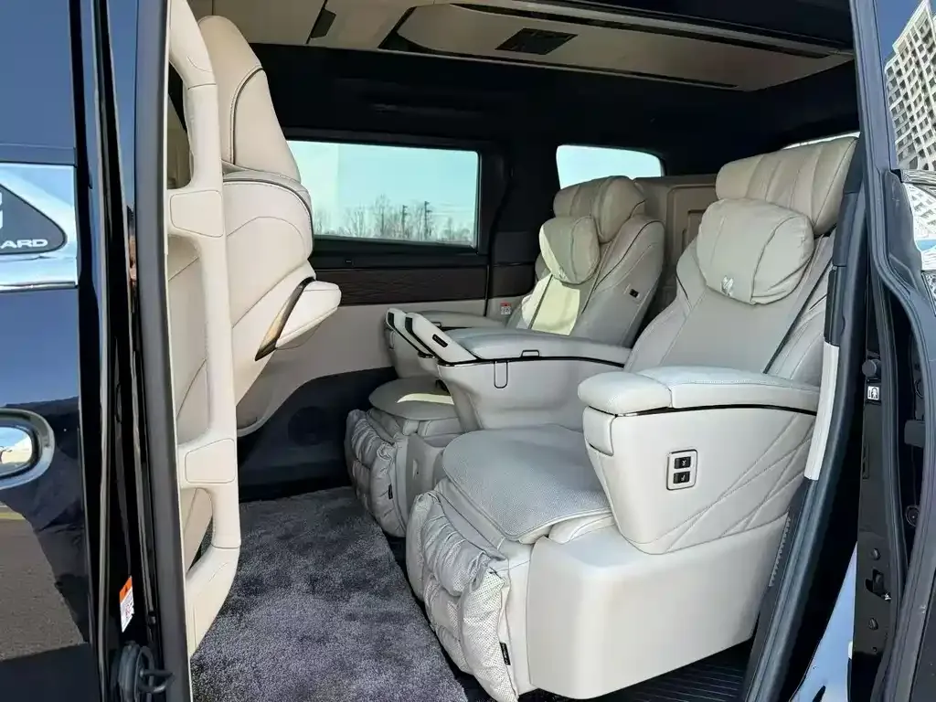 Toyota Alphard — фото 5