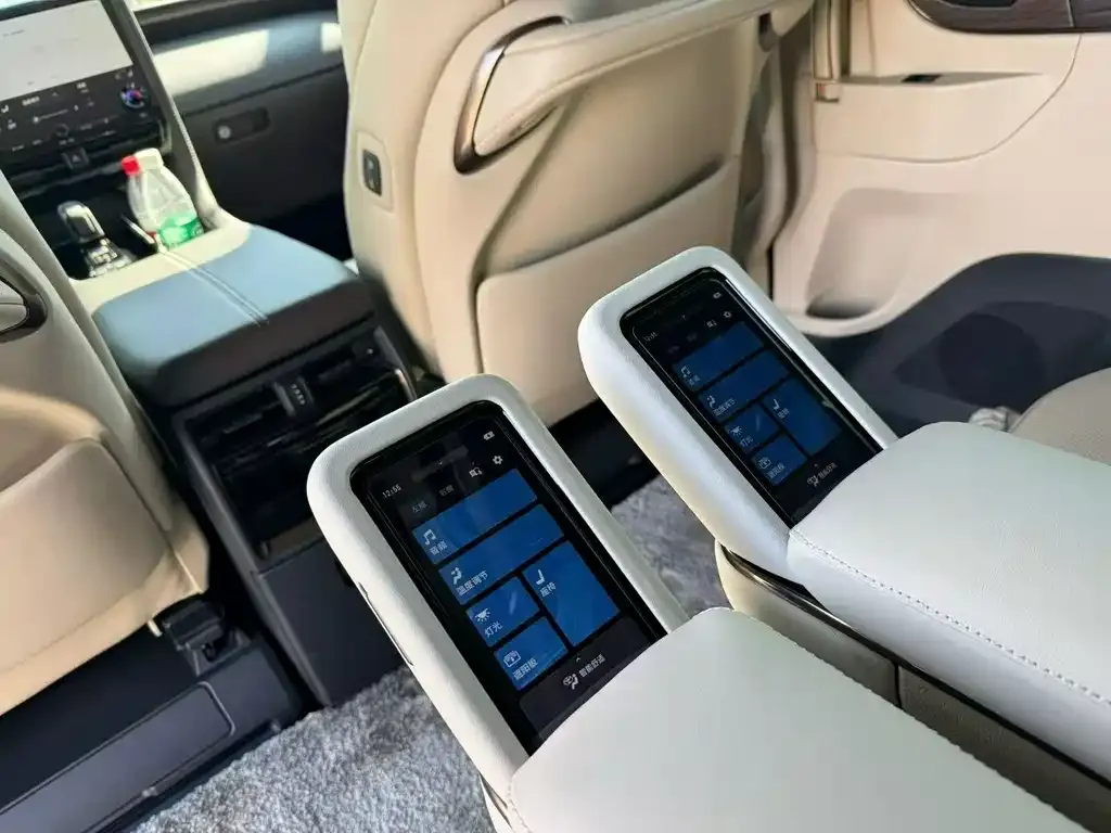 Toyota Alphard — фото 10