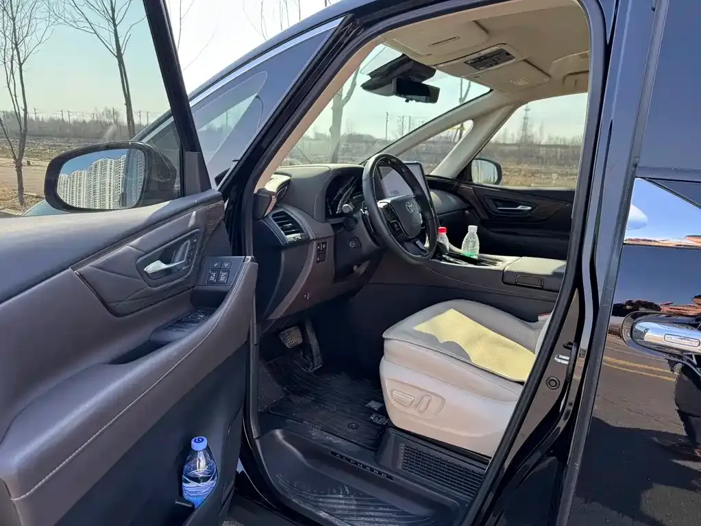 Toyota Alphard — фото 6
