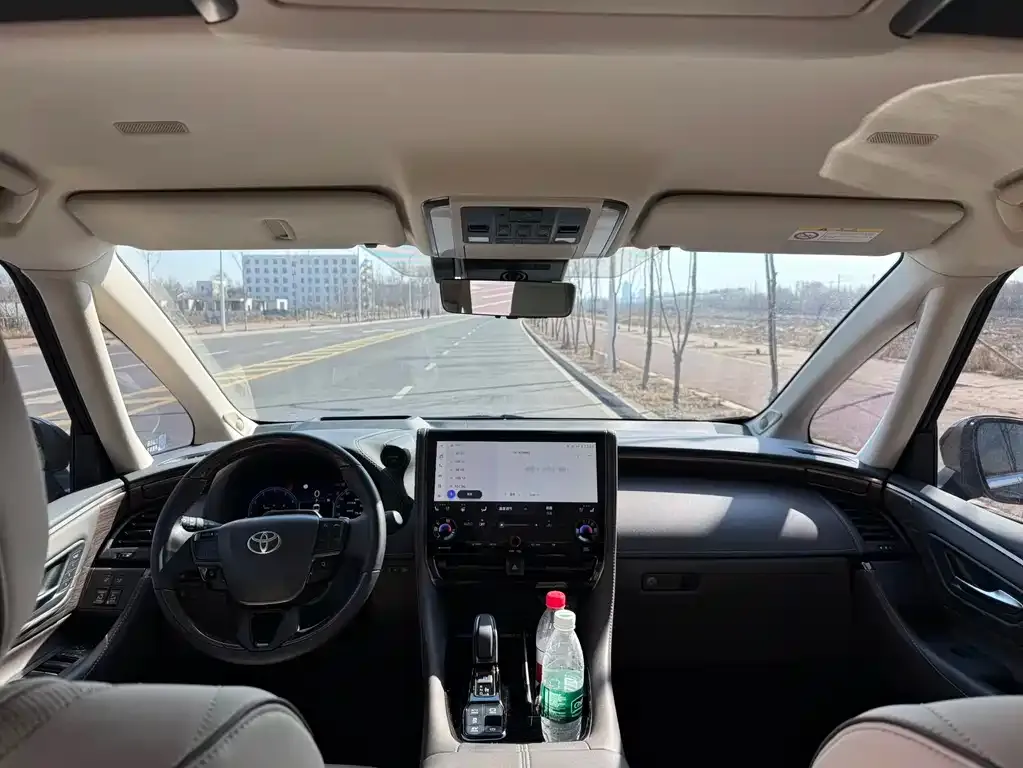 Toyota Alphard — фото 4
