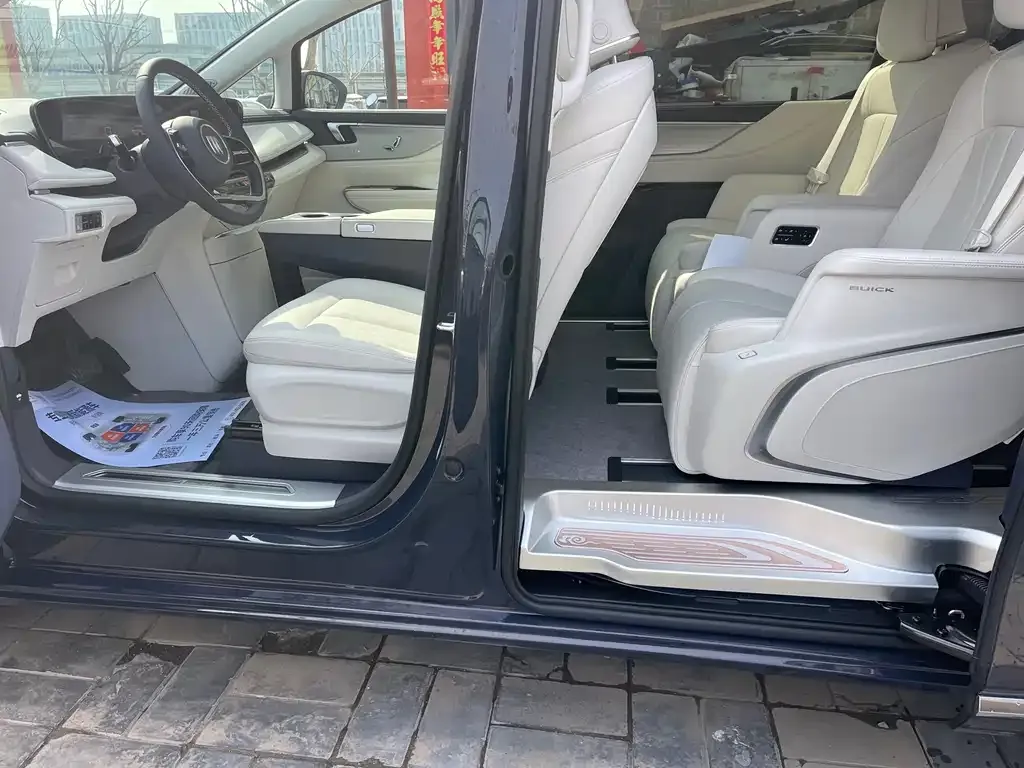 Buick GL8 Hybrid — фото 6