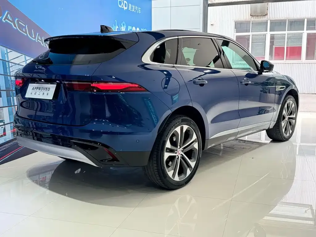 Jaguar F-PACE — фото 10