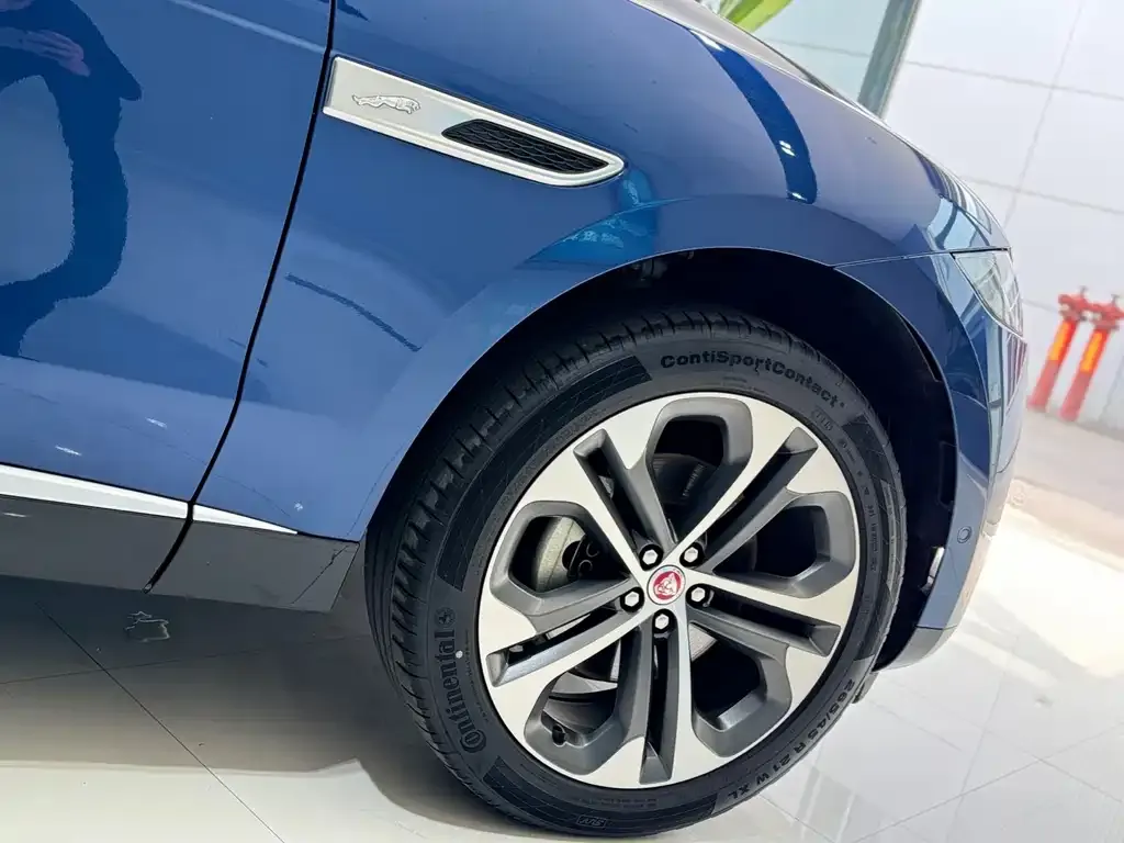 Jaguar F-PACE — фото 3
