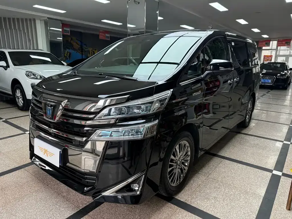 Toyota Vellfire — фото 1