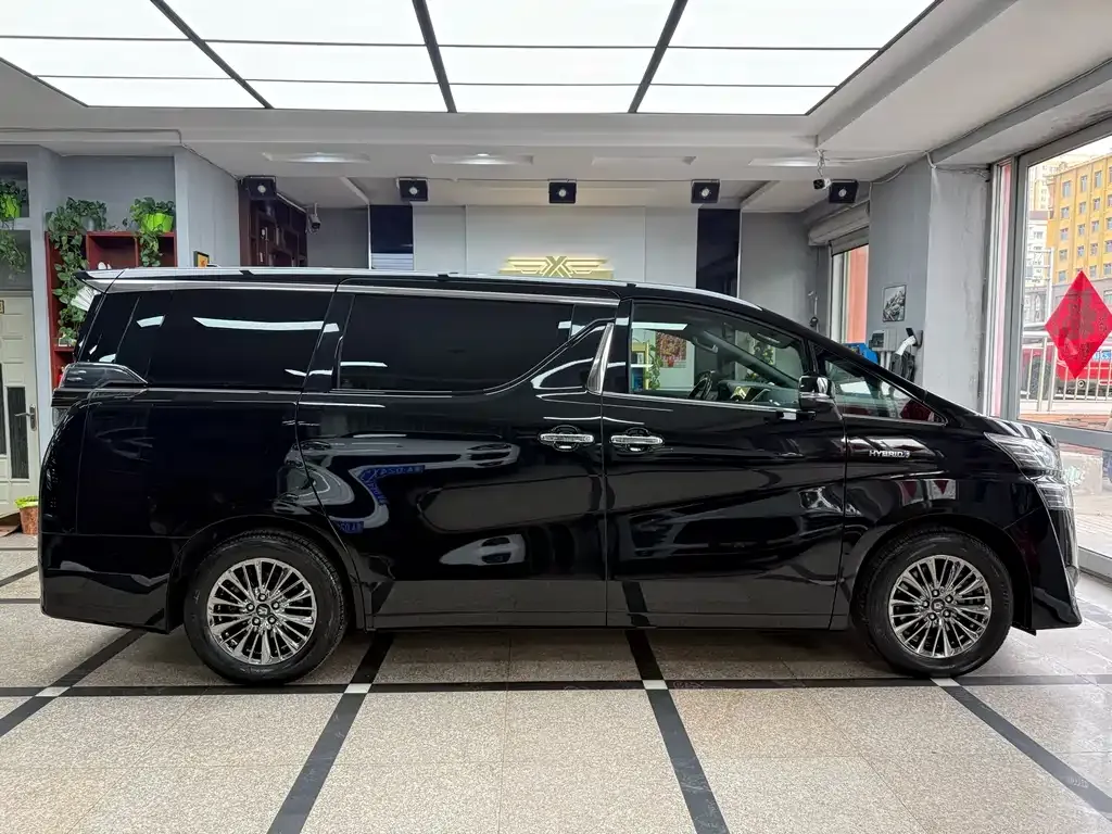 Toyota Vellfire — фото 4