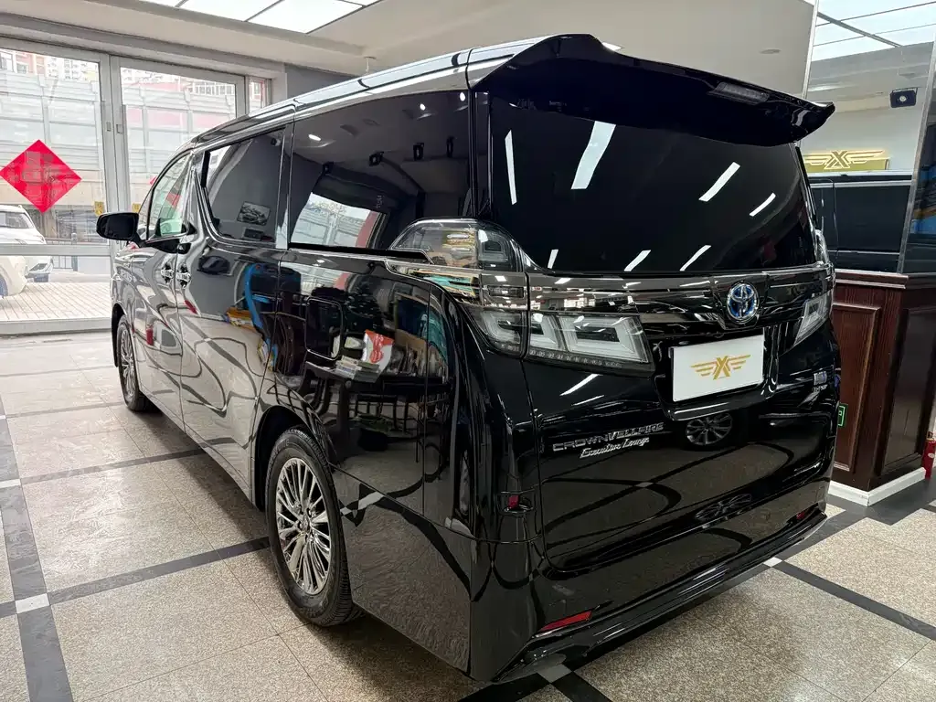 Toyota Vellfire — фото 10