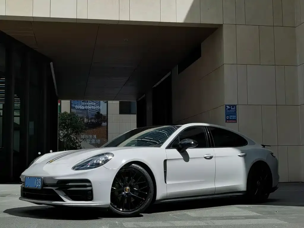 Porsche Panamera — фото 1
