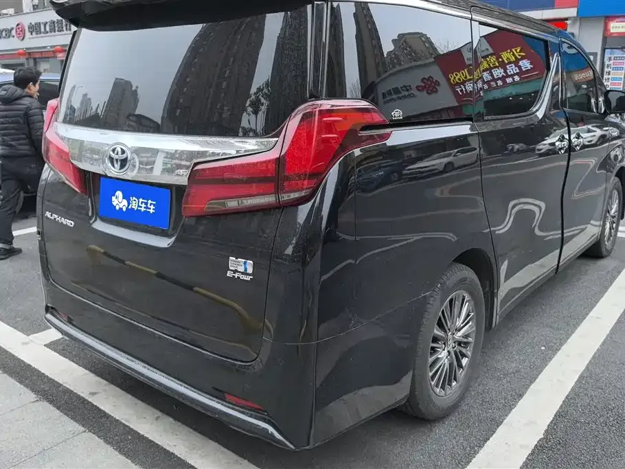 Toyota Alphard — фото 2